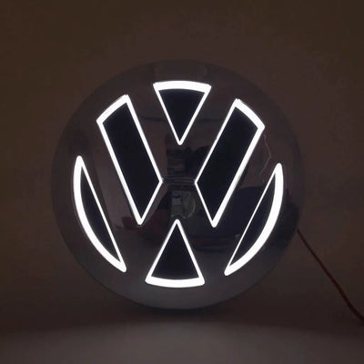 Emblème LED VW 11x11 cm lumineux Blanc Rouge Bleu 12V - vue de trois-quarts - Becquet Voiture