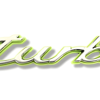 Emblème Logo Porsche Cayenne 911 Multi-Finitions - vue rapprochée - Becquet Voiture