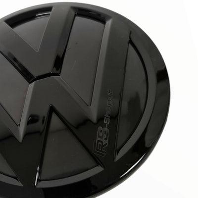 Emblème Logo VW Noir 3D Brillant Mat Carbone Golf Polo - vue rapprochée - Becquet Voiture