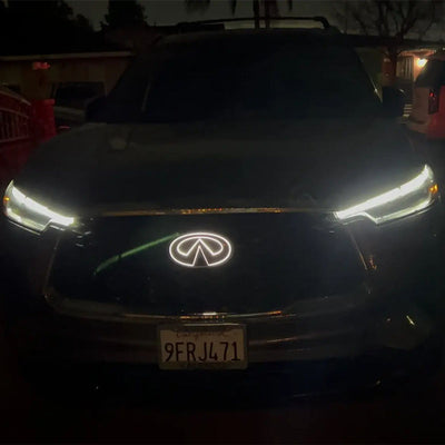 Emblème Lumineux Infiniti RGB LED Q50 Q60 Q70 - vue rapprochée - Becquet Voiture