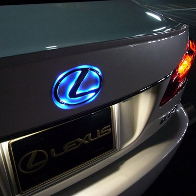 Emblème lumineux LED 5D Lexus pour ES240 RX350 2 tailles - vue de trois-quarts - Becquet Voiture