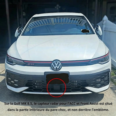 Emblème Lumineux Volkswagen Golf MK8.5 LED Argent 2024 - vue de profil - Becquet Voiture