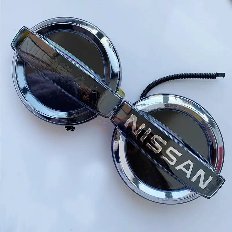 Dynamic Illuminated Nissan LED Grille Emblem 12V - studio packshot - Becquet Voiture