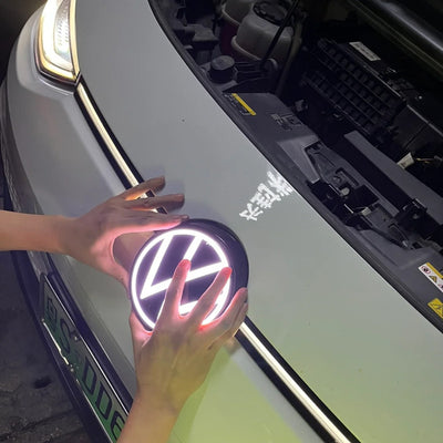Emblème VW Polo Lumineux LED 137mm Compatible ACC - vue de face - Becquet Voiture