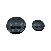 Emblèmes Avant Arrière Noirs Logos VW Tiguan II 2016-2024 - vue de trois-quarts - Becquet Voiture