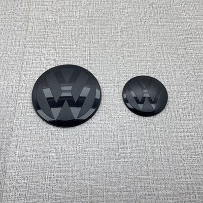 Emblèmes Avant et Arrière Noirs Logos VW Passat B7 - vue de trois-quarts - Becquet Voiture