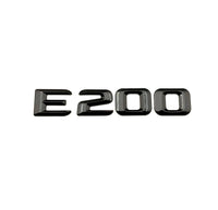 Emblèmes coffre noirs Mercedes Classe E badges arrière - vue de face - Becquet Voiture