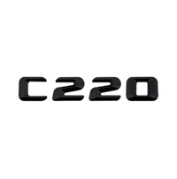 Emblèmes De Coffres Noirs Logos Mercedes Classe C AMG C180 - vue rapprochée - Becquet Voiture