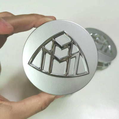 Emblèmes Jantes Maybach 75mm (Lot de 4) - installé sur véhicule - Becquet Voiture