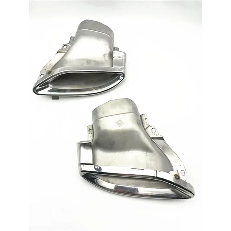 Embout d'Échappement Décoratif Mercedes W205 W213 - vue de face - Becquet Voiture