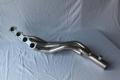 Embout d'Échappement Mercedes E55 AMG - vue de trois-quarts - Becquet Voiture