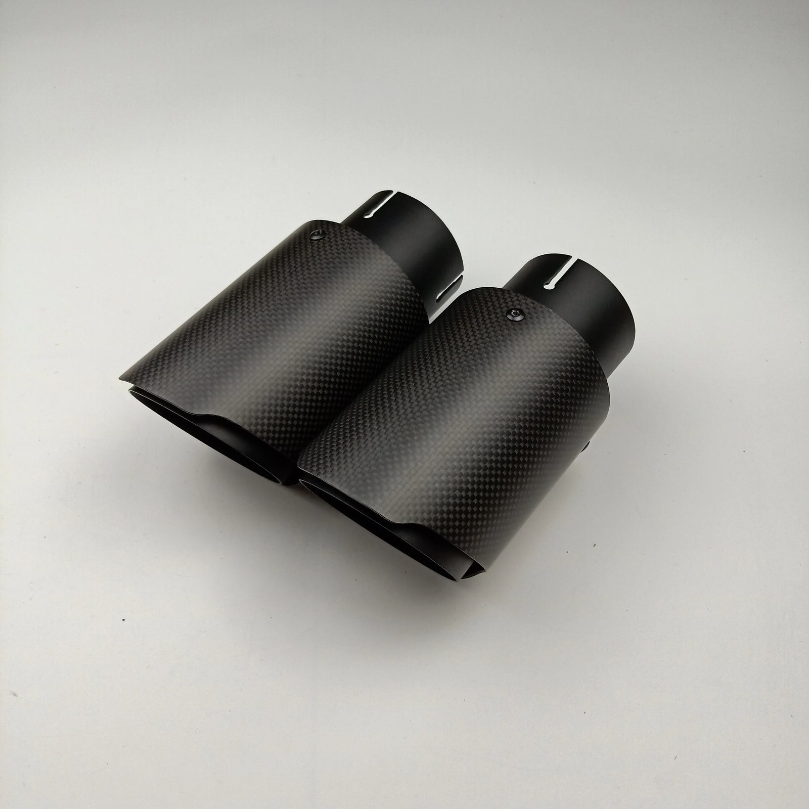 Embout d'Échappement Nissan GT-R R35 Noir Mat Inox - vue de face - Becquet Voiture