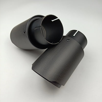 Embout d'Échappement Nissan GT-R R35 Noir Mat Inox - vue de trois-quarts - Becquet Voiture