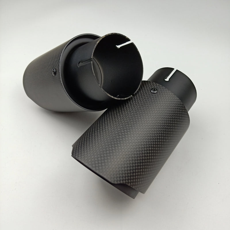 Embout d'Échappement Nissan GT-R R35 Noir Mat Inox - vue de trois-quarts - Becquet Voiture