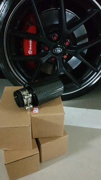 Embout d'Échappement Ovale Carbone Universel Incliné - packshot studio - Becquet Voiture