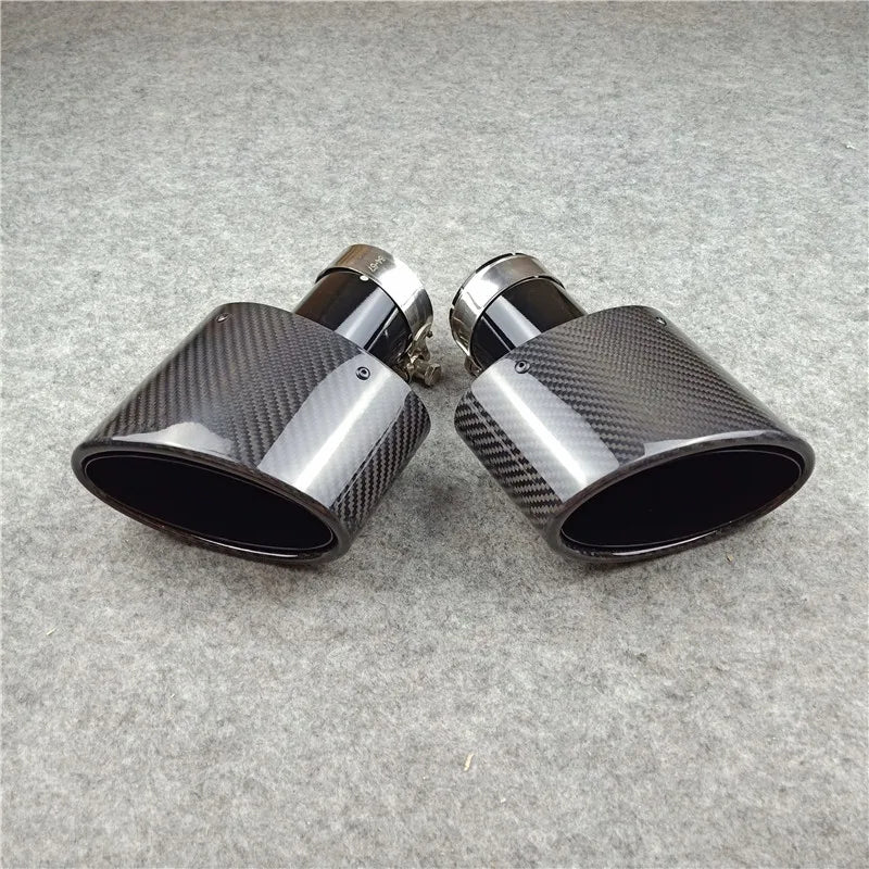 Embouts d'Échappement Carbone Inclinés Style Akrapovic (Paire) - installé sur véhicule - Becquet Voiture