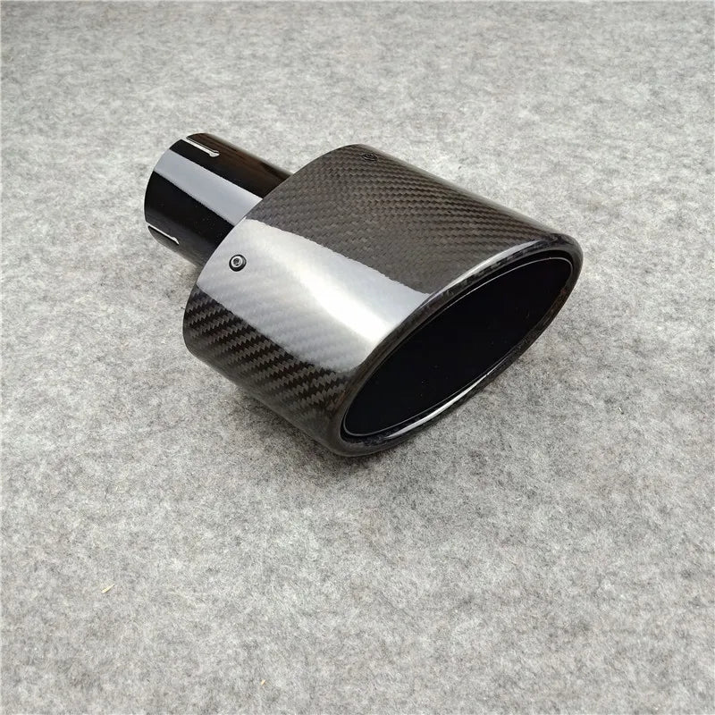 Embouts d'Échappement Carbone Inclinés Style Akrapovic (Paire) - packshot studio - Becquet Voiture