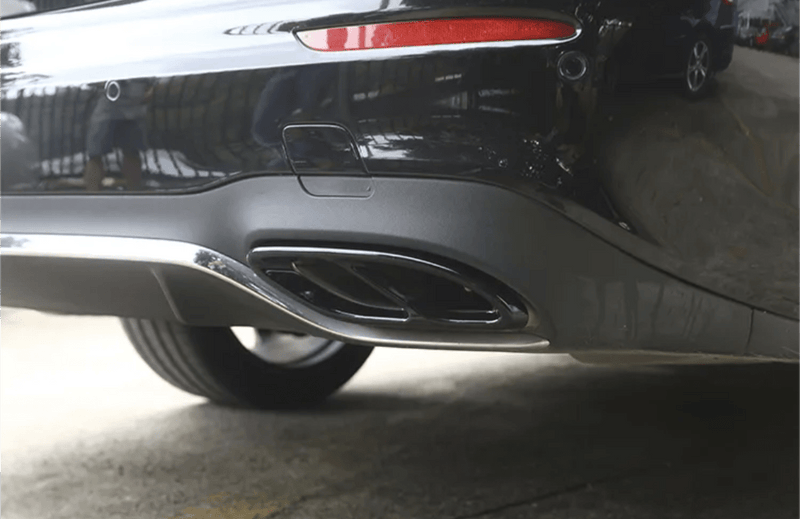 Embouts échappement noirs Mercedes CLA C117 AMG Line - installé sur véhicule - Becquet Voiture