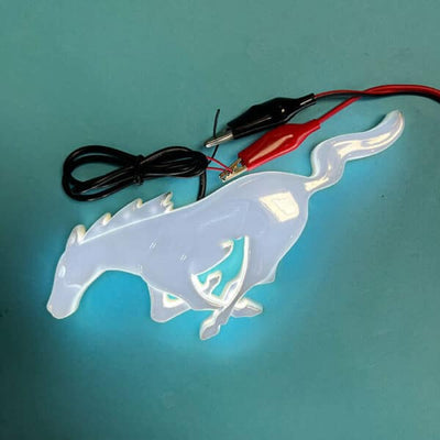 Enseigne Lumineuse Mustang Chrome LED Animé 3 Couleurs - installé sur véhicule - Becquet Voiture