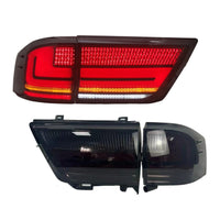 Ensemble de Feux Arrière LED Gauche et Droit pour Toyota Land Cruiser LC300 2021-2023 - vue de dessus - Becquet Voiture