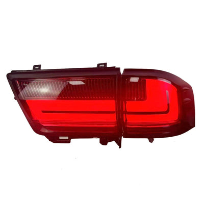 Ensemble de Feux Arrière LED Gauche et Droit pour Toyota Land Cruiser LC300 2021-2023 - vue de profil 2 - Becquet Voiture