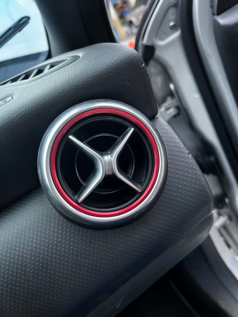 Klimakühlergrill-Einfassungen Mercedes CLA C117 - Rot Blau Gold - Rückansicht - Becquet Voiture