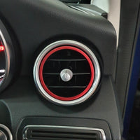 Entourages grilles climatisation Mercedes Classe C W205 - Rouge Bleu - vue de trois-quarts - Becquet Voiture