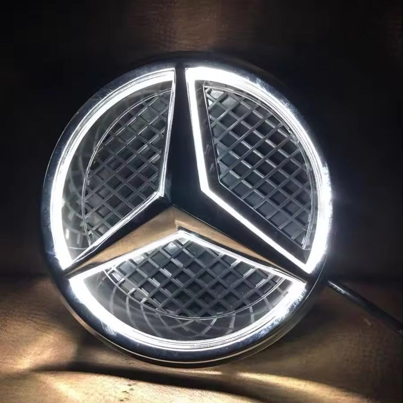 Étoile logo Mercedes LED blanc calandre - vue de face - Becquet Voiture