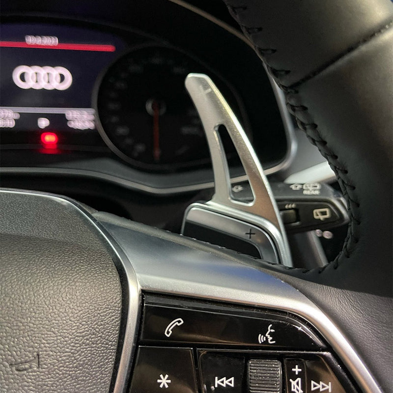 Extension palette au volant Audi A3 A4 A5 S3 S4 S5 TT TTS - vue de trois-quarts - Becquet Voiture