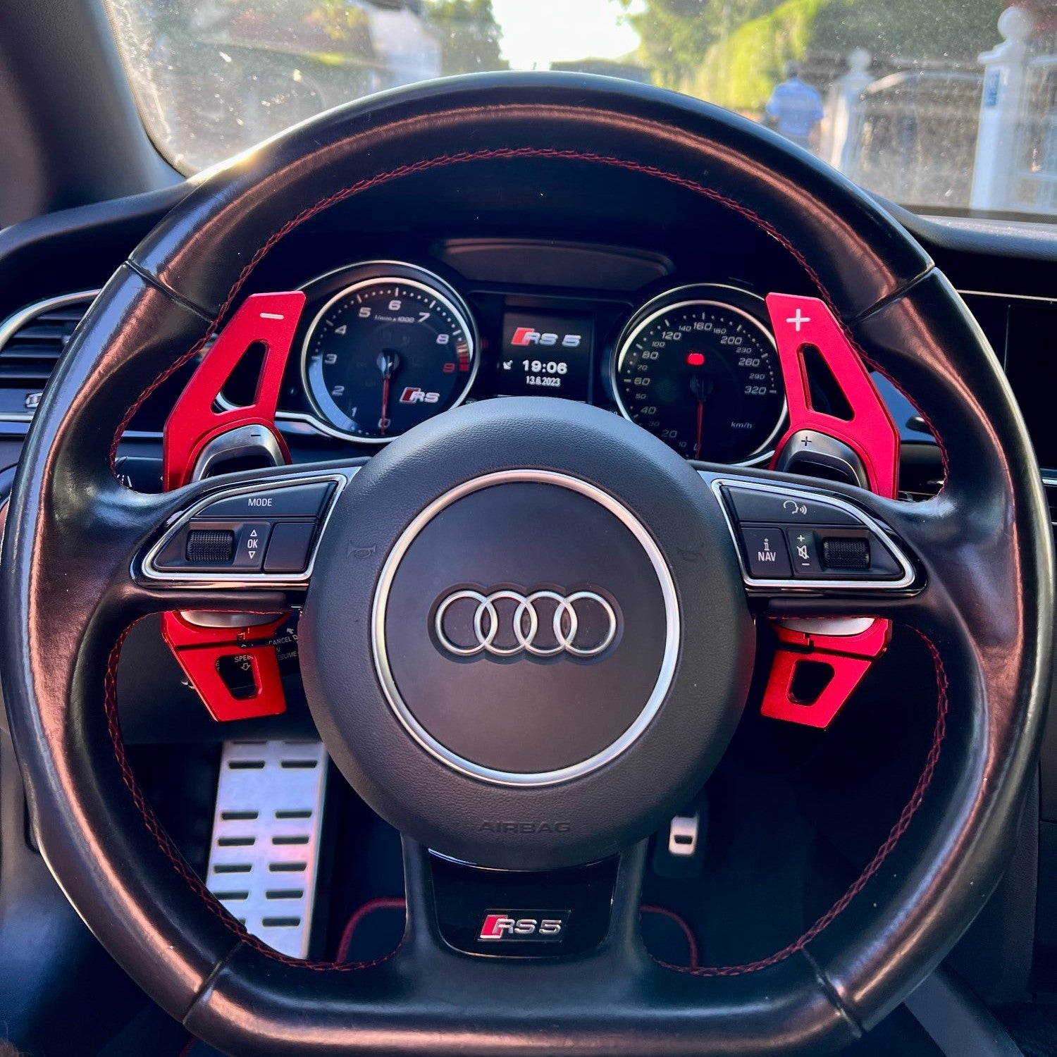 Extension palette au volant Audi RS3 RS4 RS5 RS6 - Garantie 1 an - vue de face - Becquet Voiture