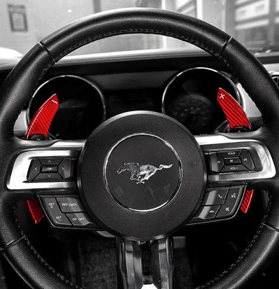 Extension palette au volant carbone Ford mustang - vue de trois-quarts - Becquet Voiture