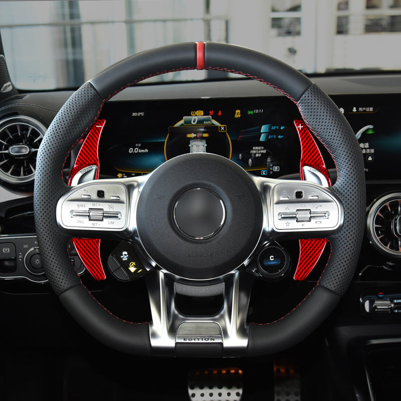 Extension palette au volant Carbone Mercedes Classe A45S - vue de trois-quarts - Becquet Voiture