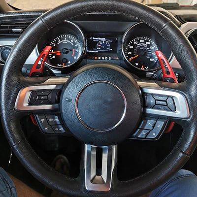 Extension palette au volant Ford Mustang - vue arrière - Becquet Voiture