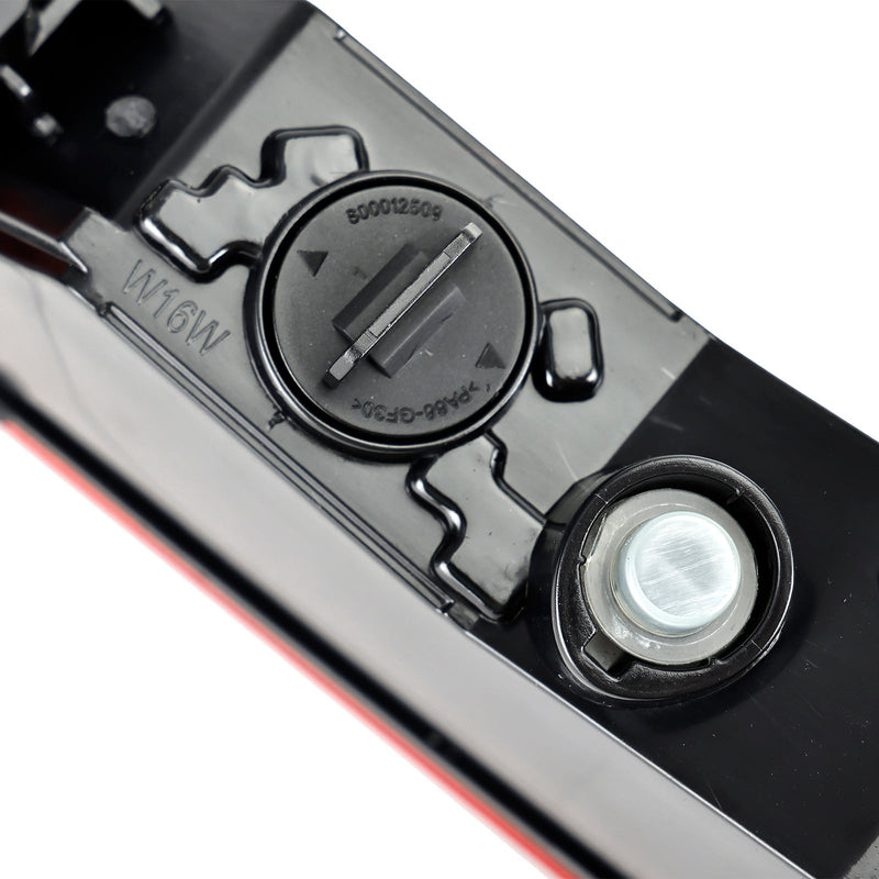 Rear Left Fog Light for Audi Q7 2016-2023 4M0945095 - fitting detail - Becquet Voiture