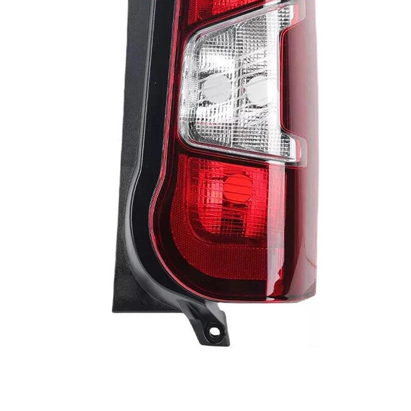 Feu Arrière Droit Citroën Berlingo Peugeot Partner 2018+ 9820554880 - vue de trois-quarts - Becquet Voiture