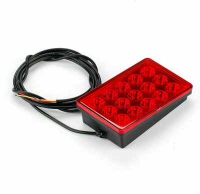 Feu arrière F1 LED universel - packshot studio - Becquet Voiture