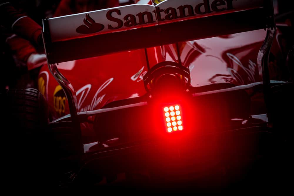 Feu arrière F1 LED universel - vue de face - Becquet Voiture