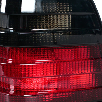 Feu Arrière Fumé Mercedes W124 Classe E 1986-1995 - vue de trois-quarts - Becquet Voiture