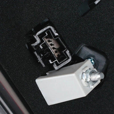 Feu Arrière Intérieur Droit LED Mercedes Classe E W212 2013-2015 - détail du montage - Becquet Voiture