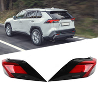 Feu Arrière Latéral Gauche + Droit Toyota RAV4 2019-2021 81560-0R090 - vue de trois-quarts 3 - Becquet Voiture