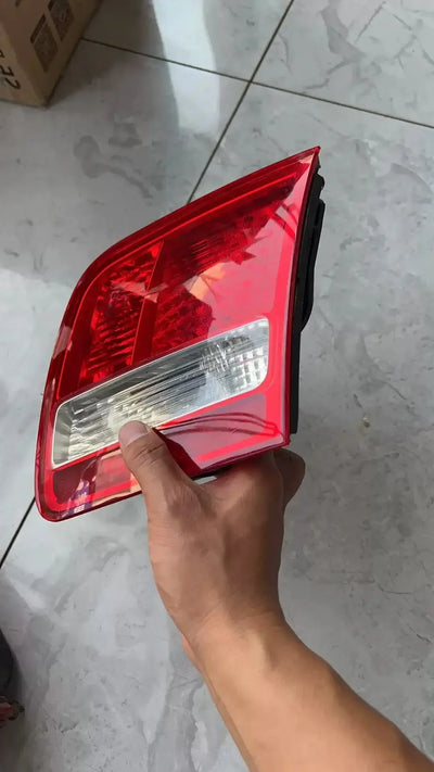 Feu Arriere LED Audi A8 A8L D3 RS Tuning - vue de trois-quarts - Becquet Voiture