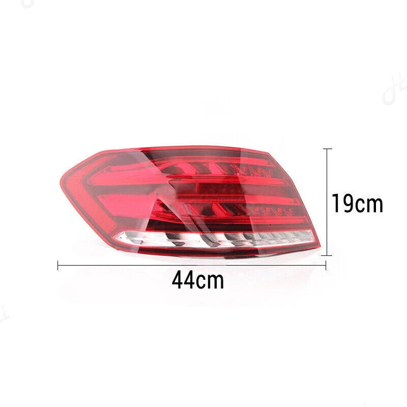 LED Taillight Mercedes E-Class W212 OEM 2129061303 - fitted on vehicle - Becquet Voiture