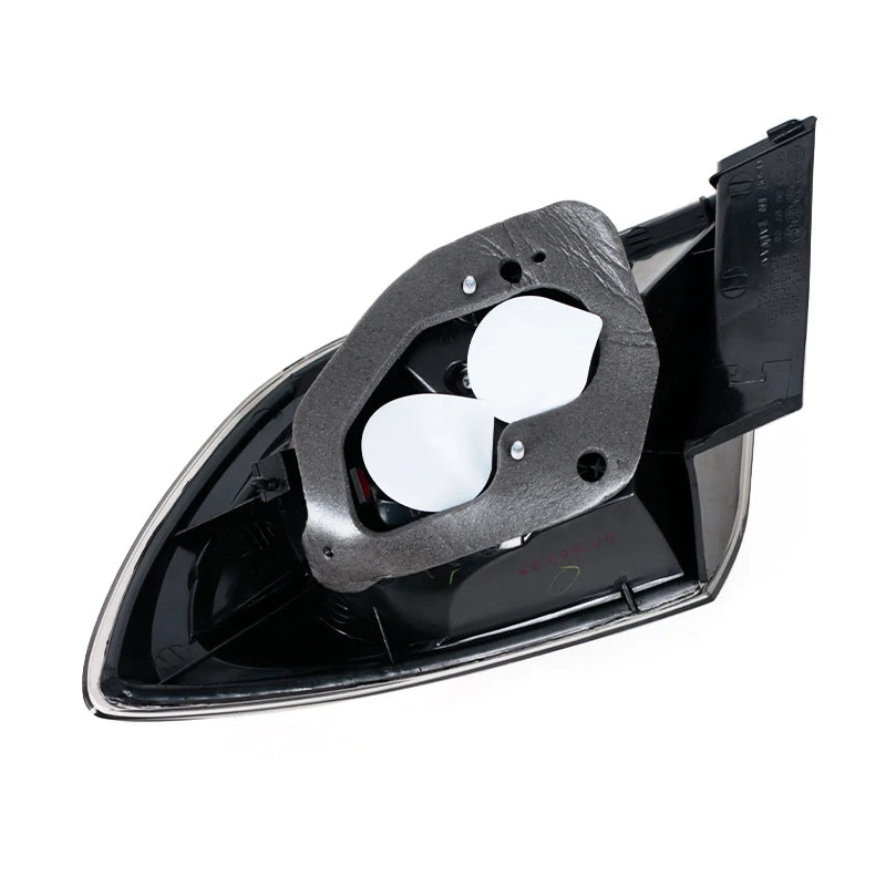 Feu Arrière Mazda 3 Hatchback 2004-2010 - vue de trois-quarts - Becquet Voiture