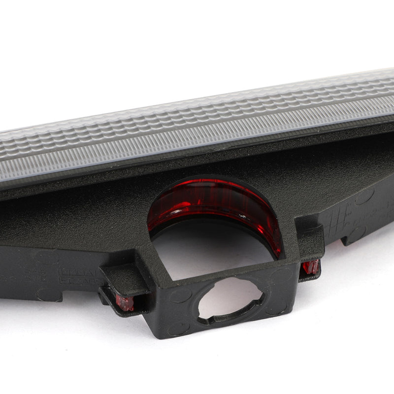 Feu Stop Arrière Blanc LR036355 LR014462 Land Rover Freelander LR2 - vue de profil 2 - Becquet Voiture