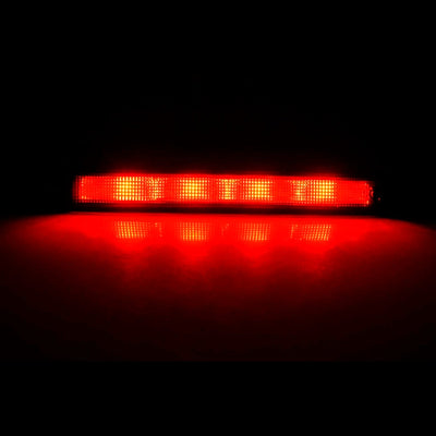 Feu Stop Arrière Haut LED Noir 12V Pour Citroën C1 Peugeot 107 - vue de trois-quarts - Becquet Voiture