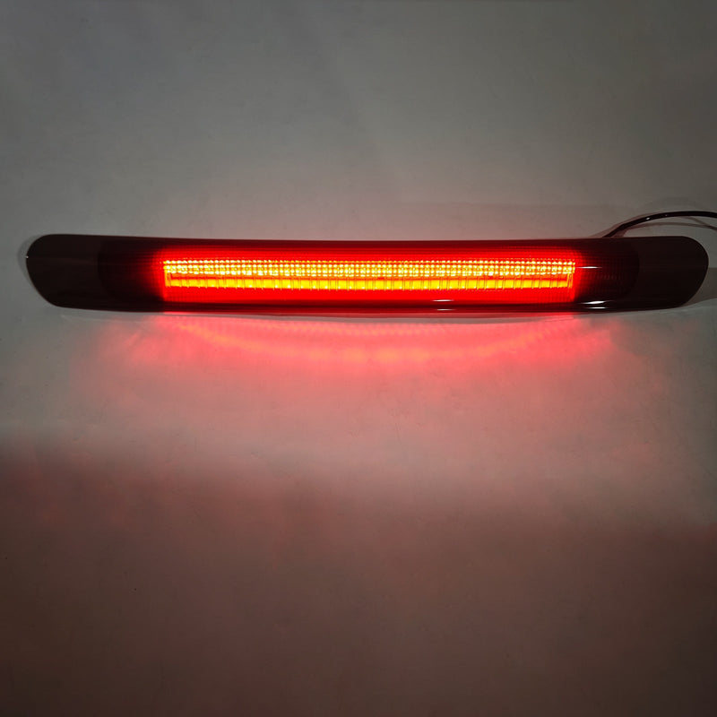 Feu Stop Arrière LED Noir 3e Toyota Land Cruiser LX470 - vue de trois-quarts - Becquet Voiture