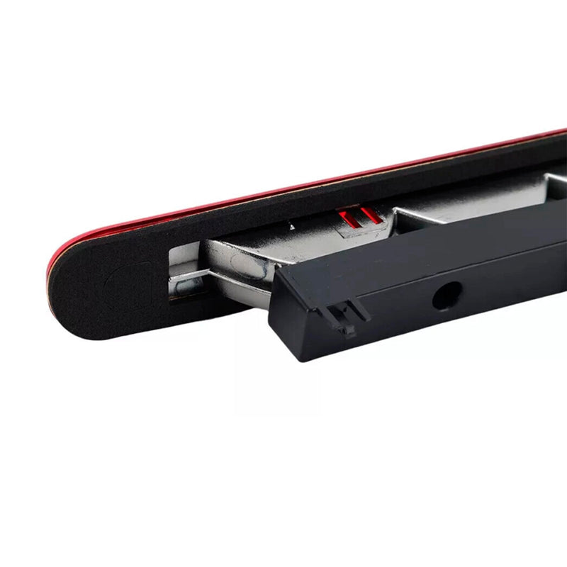 Feu Stop Arrière Rouge Haut Niveau LED Citroën C1 Peugeot - vue de trois-quarts - Becquet Voiture