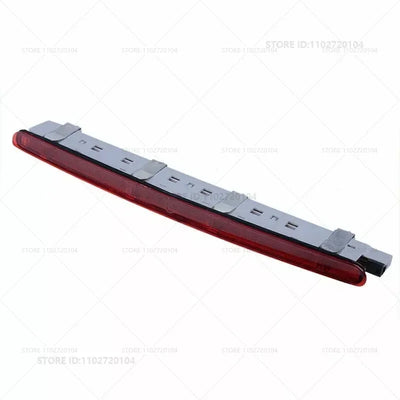 Feu Stop LED Mercedes Classe C W202 W203 AMG 2000-2007 - détail du montage - Becquet Voiture