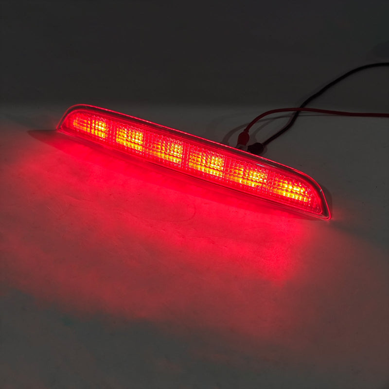 Feu Stop LED Surélevé Blanc 8334A113 Mitsubishi Outlander - vue de trois-quarts - Becquet Voiture
