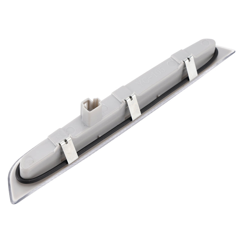 Feu Stop LED Surélevé Blanc 8334A113 Mitsubishi Outlander - vue rapprochée - Becquet Voiture